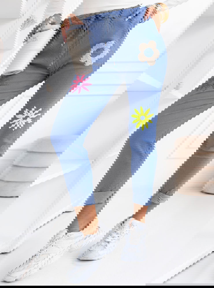 Niebieskie spodnie z ozdobnymi...