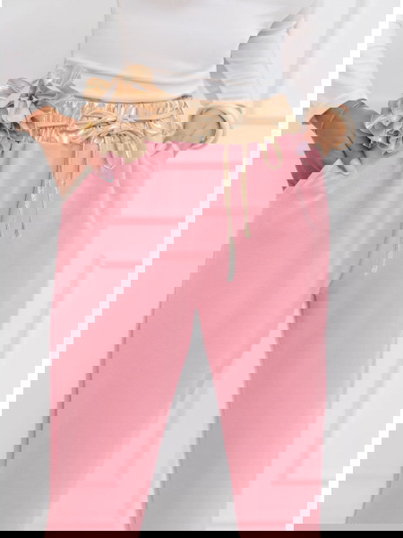 Pudrowe spodnie z ozdobnym...