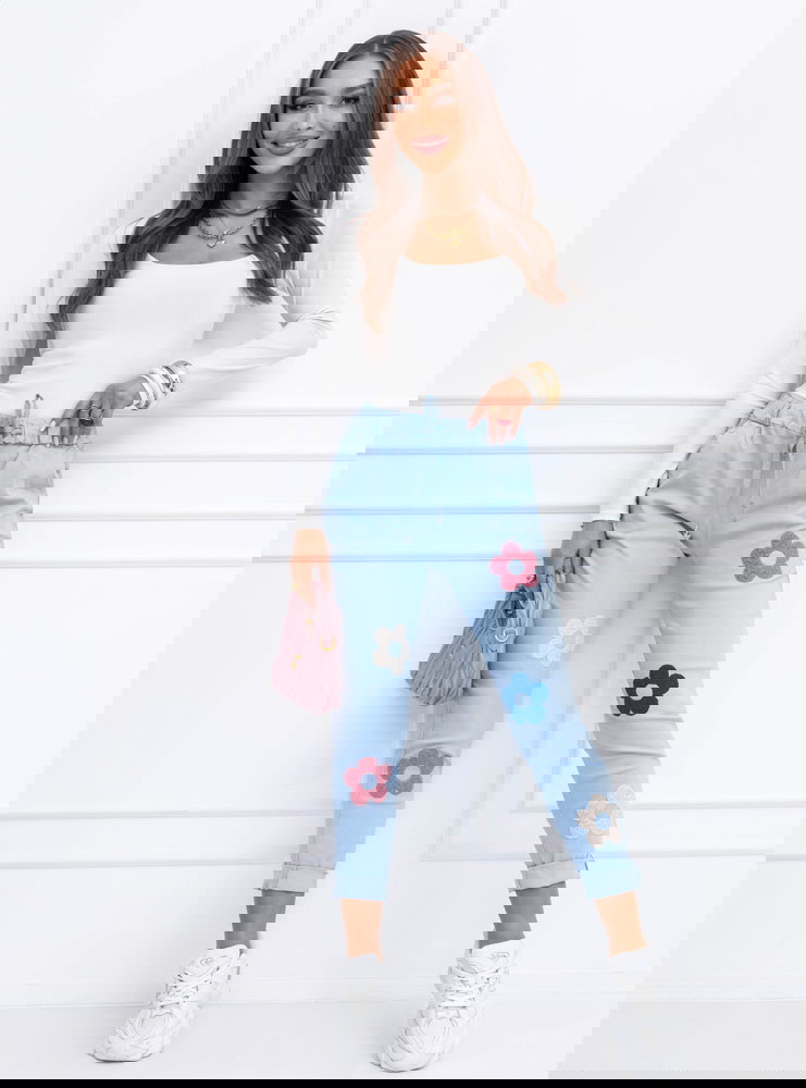 Błękitne spodnie z ozdobnymi...