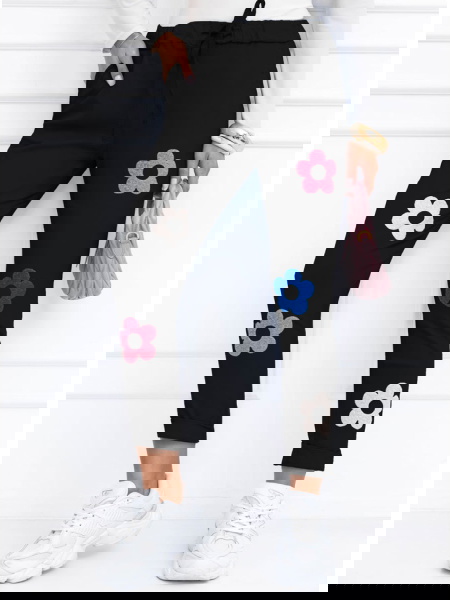 Czarne spodnie z ozdobnymi...