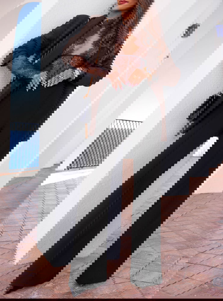 Czarne spodnie z kieszeniami i...