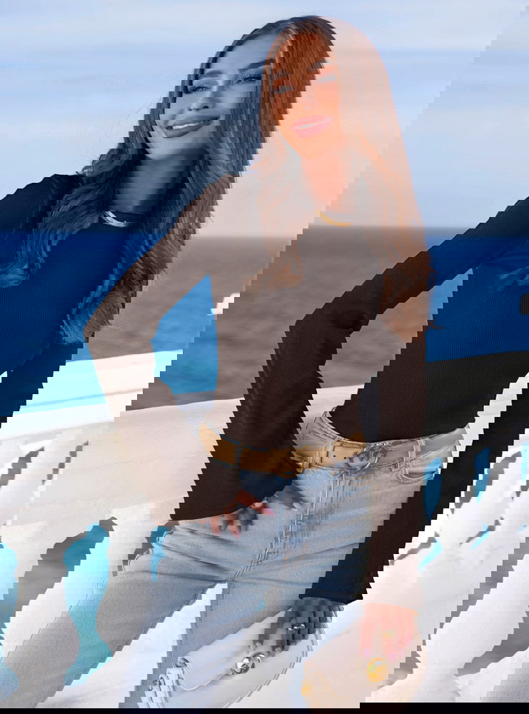 Czekoladowa prążkowana bluzka z...