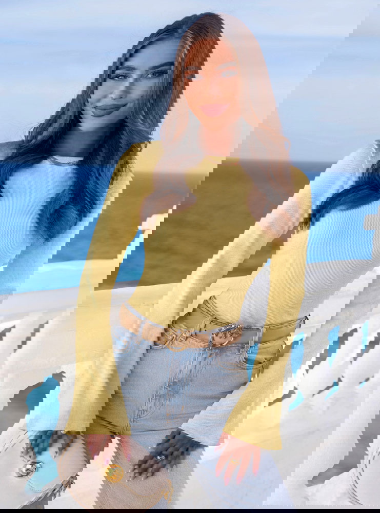 Prążkowana bluzka z rozszerzanym...