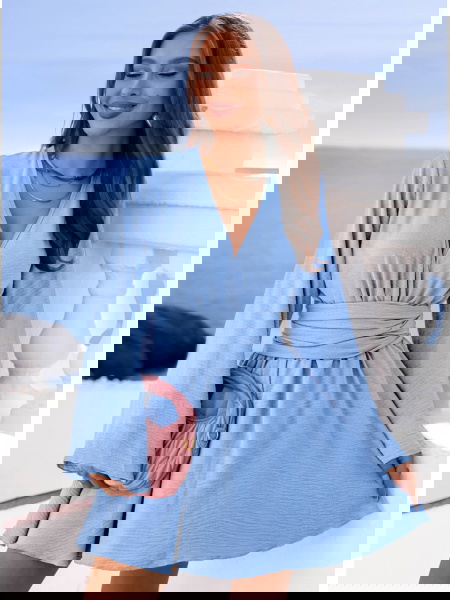 Błękitny kombinezon jak...