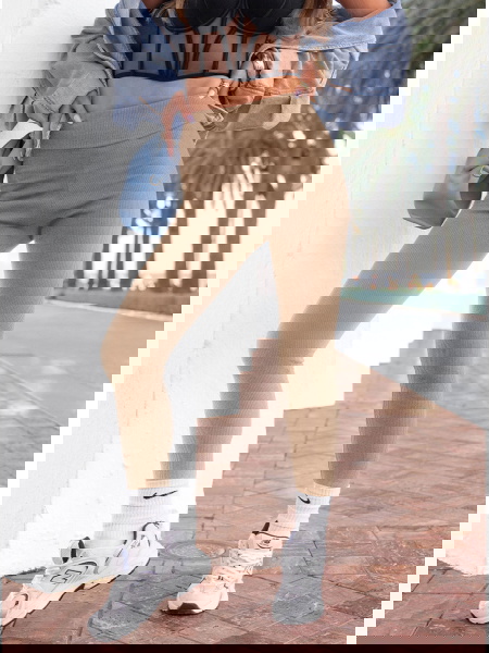 Beżowe prążkowane... 2