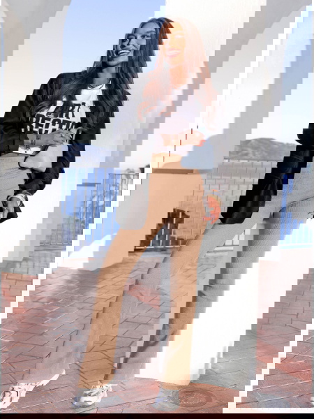 Beżowe prążkowane spodnie z...