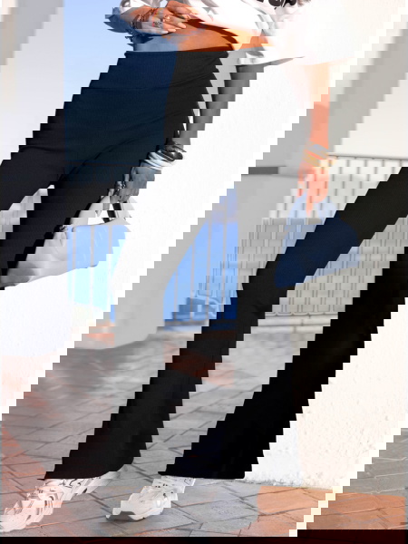 Czarne prążkowane spodnie z...