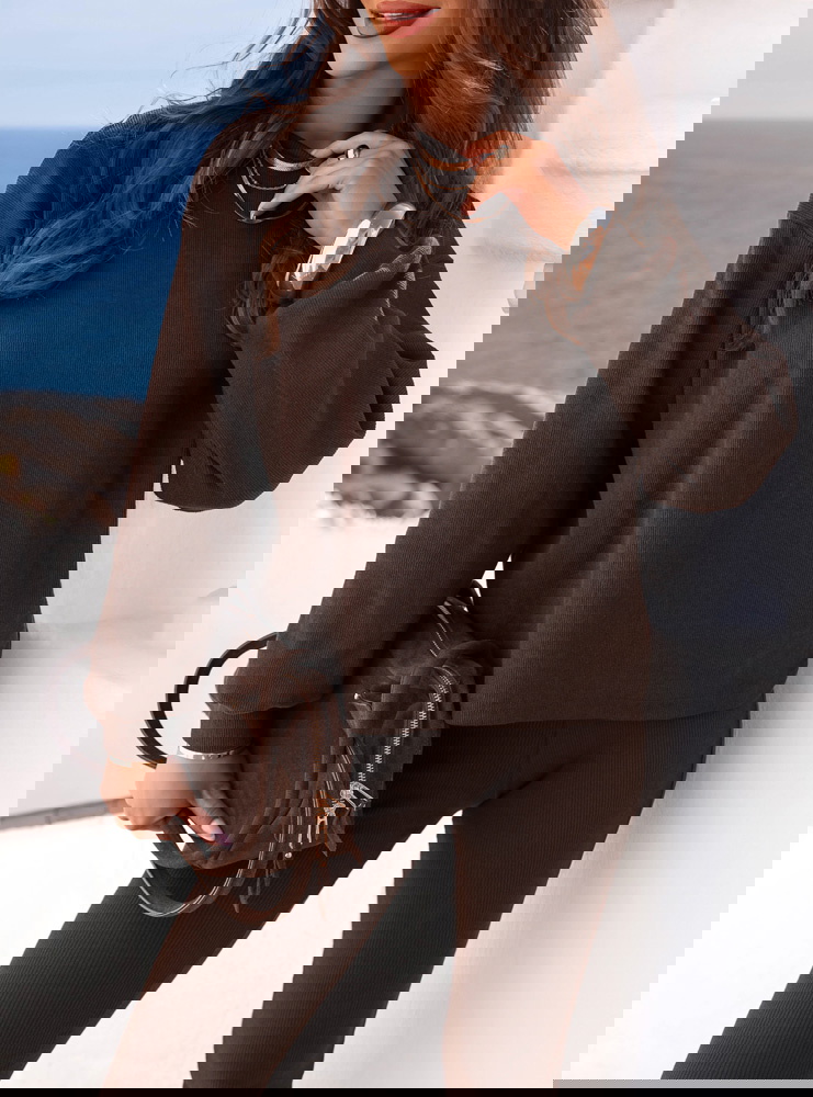 Czekoladowy prążkowany komplet bluzka...