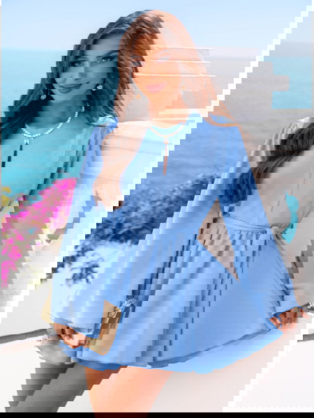 Błękitny kombinezon jak...