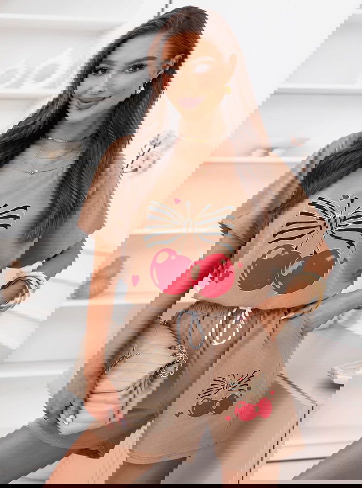 Komplet bluzka i krótkie spodenki...