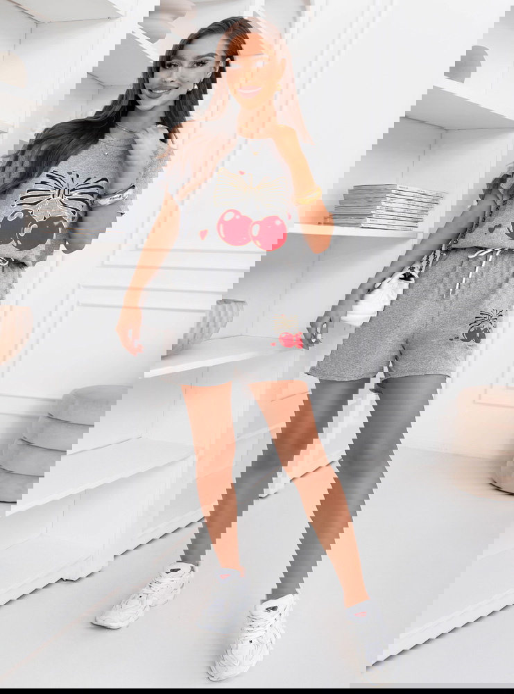 Szary komplet bluzka i krótkie...