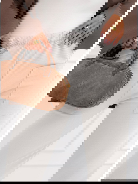 Białe spodnie z kieszeniami... 2