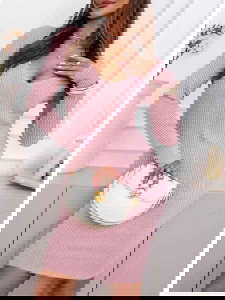 Pudrowa prążkowana sukienka...