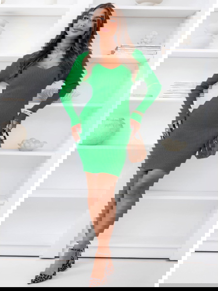 Zielona prążkowana sukienka...