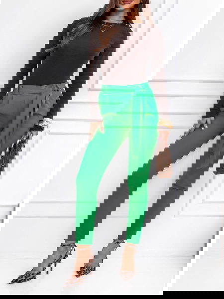 Zielone spodnie z paskiem... 2