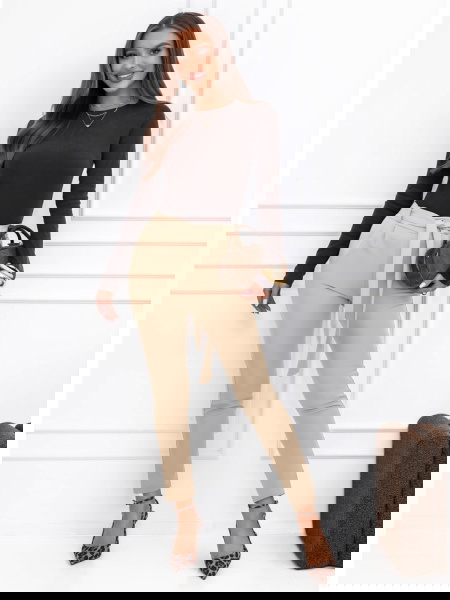 Beżowe spodnie z paskiem... 2