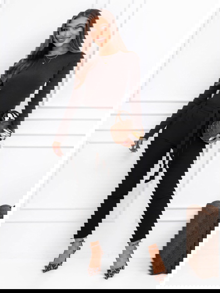 Czarne spodnie z paskiem... 2