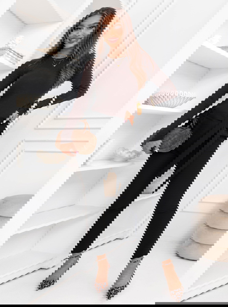 Czarne spodnie z paskiem Amparol