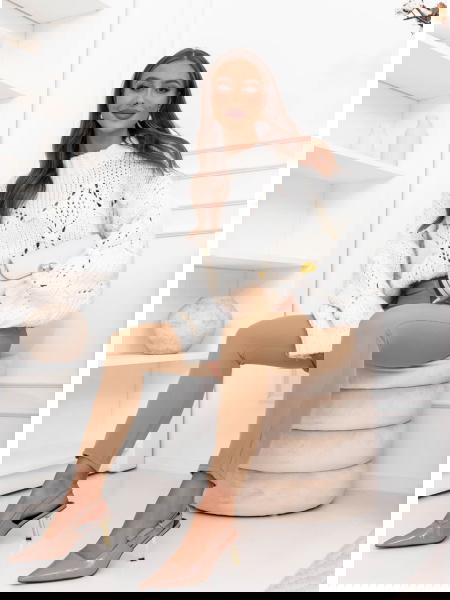 Spodnie zapinane na guziki...