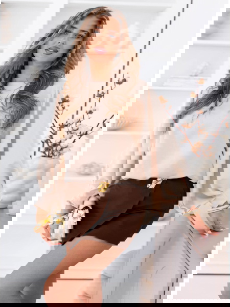 Jasnobeżowa bluzka z... 2