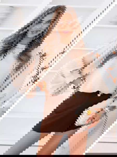 Jasnobeżowa bluzka z...