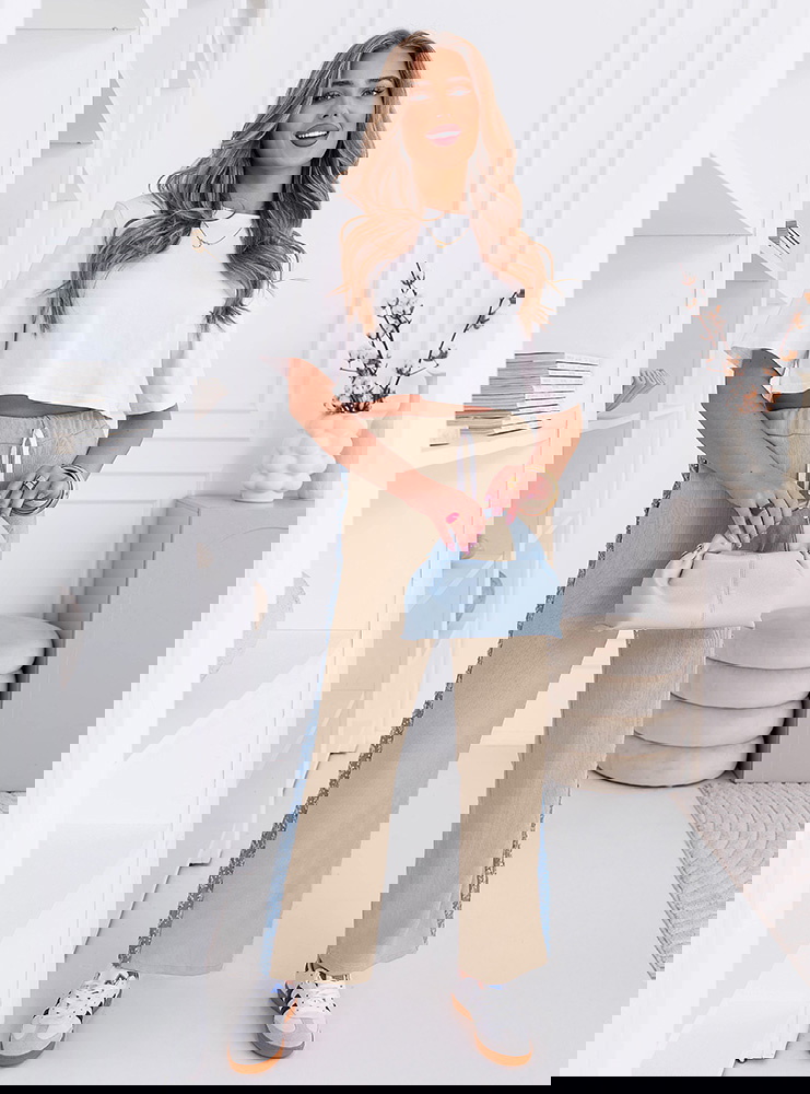 Beżowe spodnie z ozdobnymi lampasami...