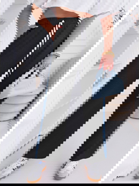 Czarne spodnie z ozdobnymi...