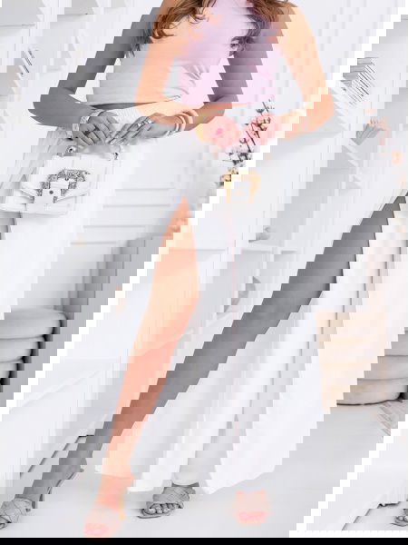 Białe spodnie z rozcięciami... 2