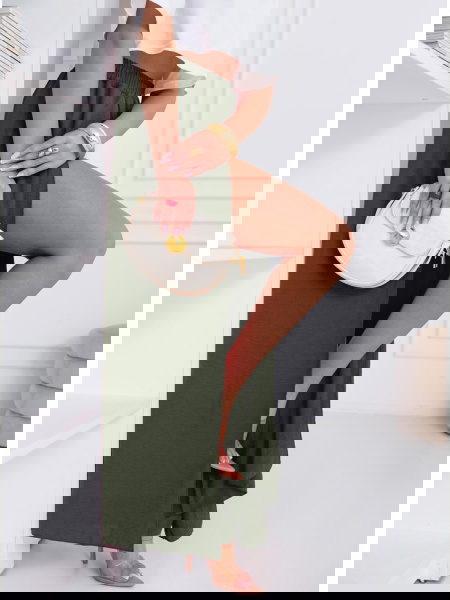 Spodnie z rozcięciami...