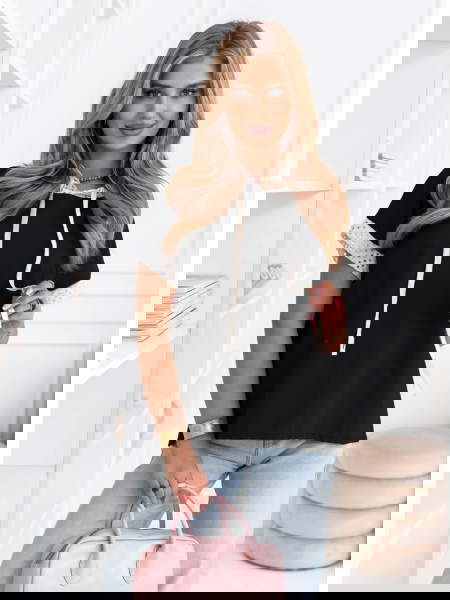 Czarna bluzka z kapturem...