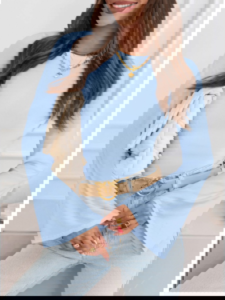 Błękitna bluzka z szerokimi...