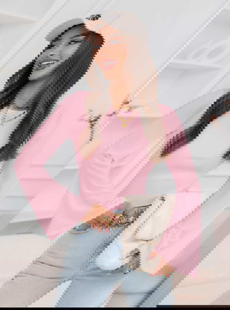 Pudrowa bluzka z szerokimi rękawami...