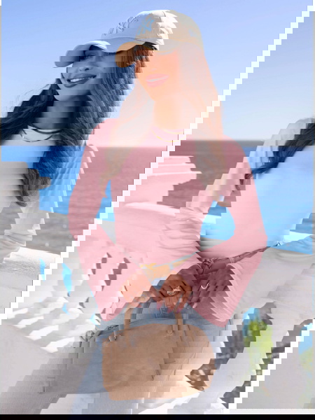 Pudrowa bluzka z szerokimi...