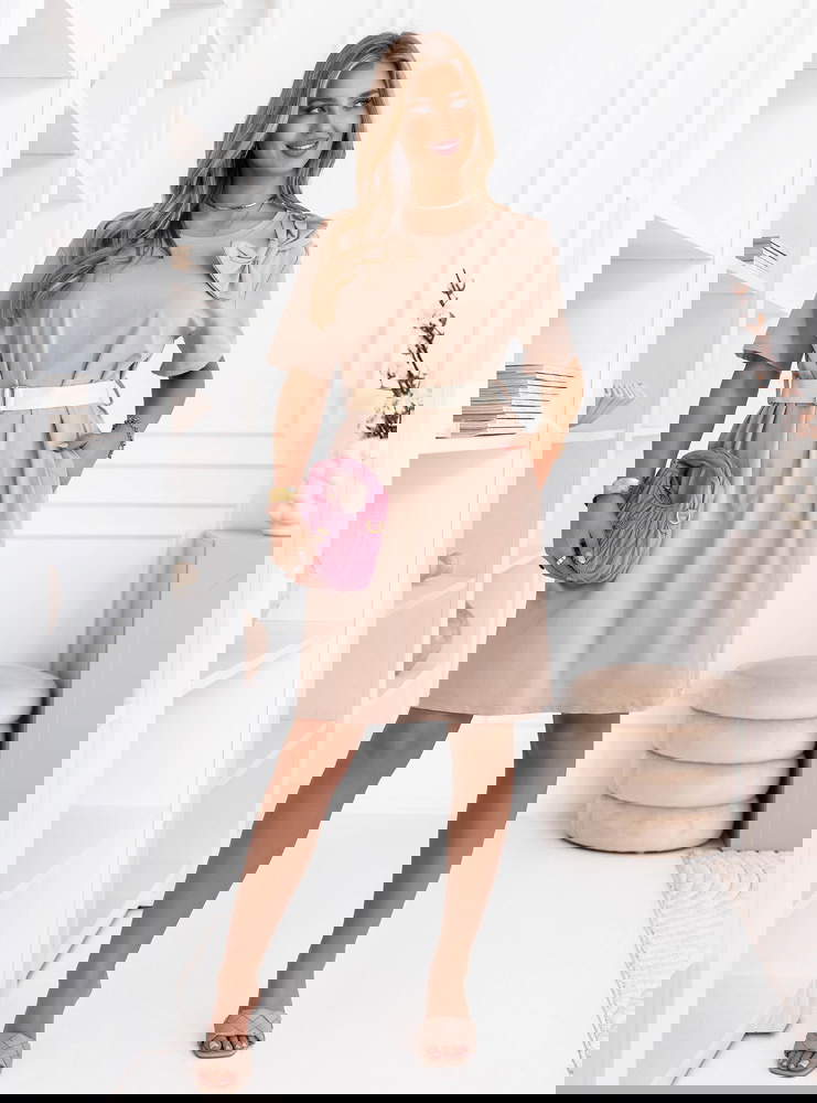 Beżowa sukienka mini z paskiem Maudella