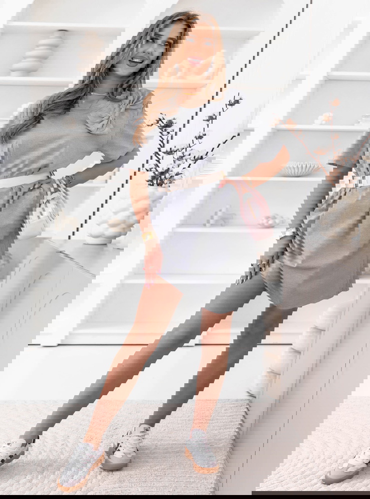 Szara sukienka mini z paskiem Maudella