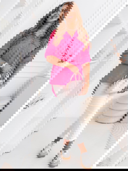 Różowa koszula zapinana na... 2