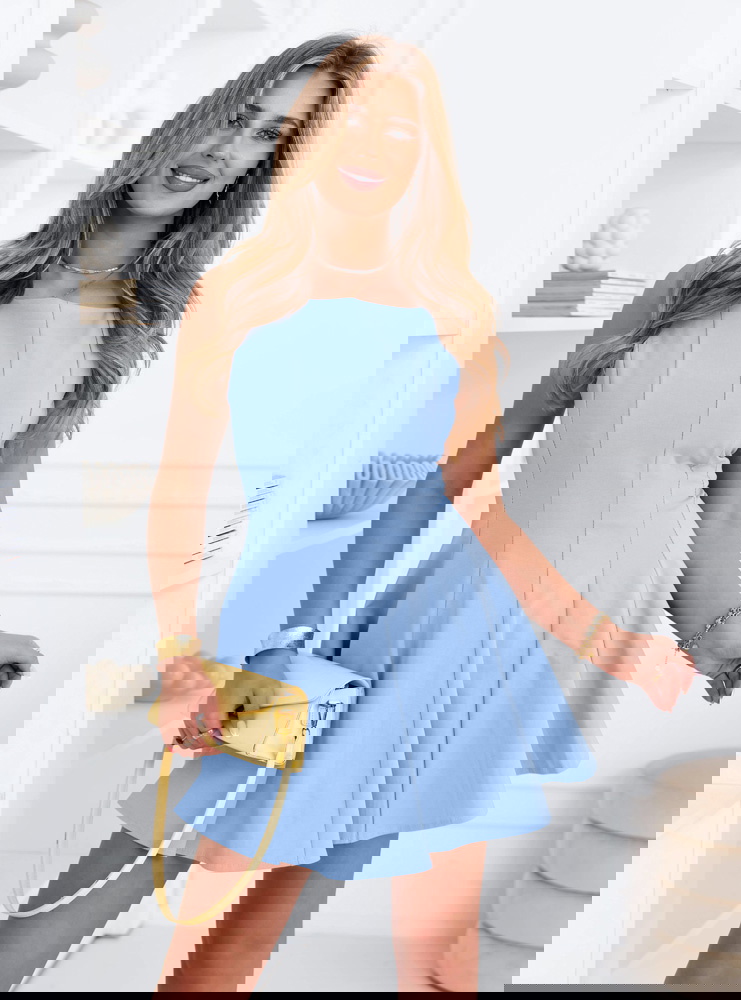 Błękitna rozkloszowana sukienka mini...