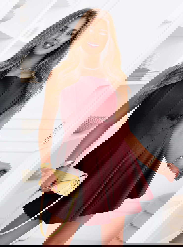 Bordowa rozkloszowana sukienka mini...