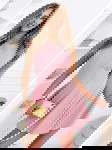 Pudrowa rozkloszowana...