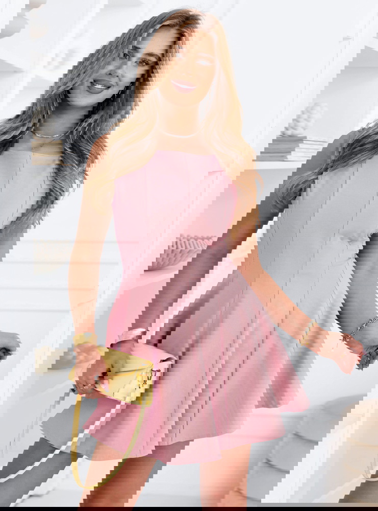 Pudrowa rozkloszowana sukienka mini...