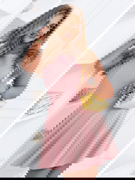 Pudrowa rozkloszowana... 2