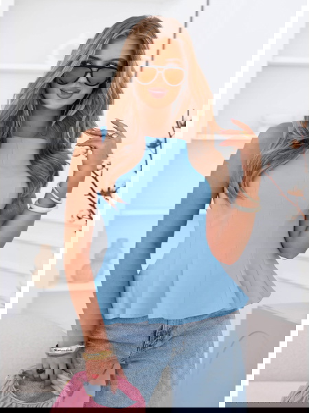 Błękitna dopasowana bluzka... 2