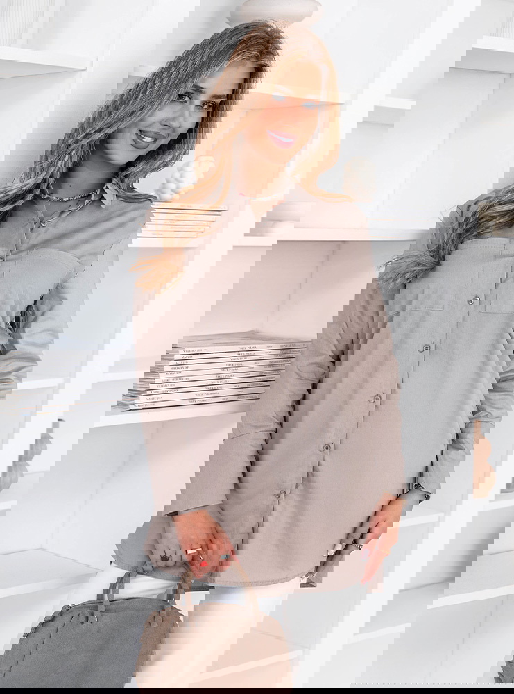 Ciemnobeżowa koszula z kieszeniami...