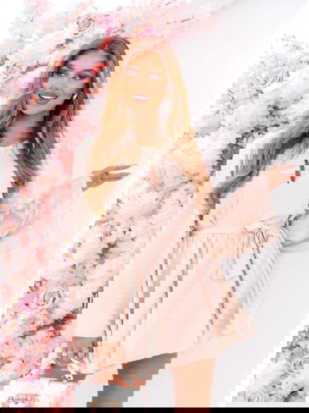 Jasnobeżowy kombinezon jak...