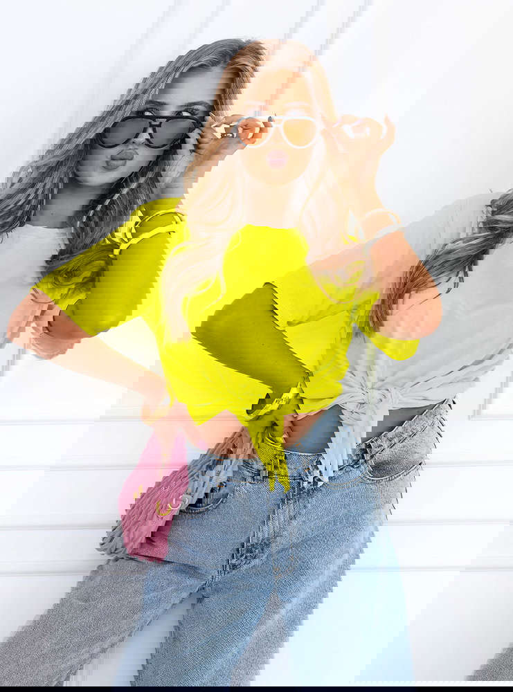 Koszulka z wiązaniem z przodu...