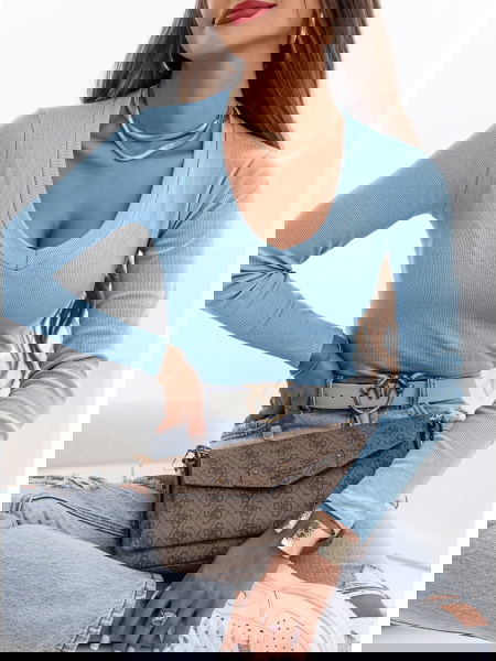 Błękitna prążkowana bluzka...