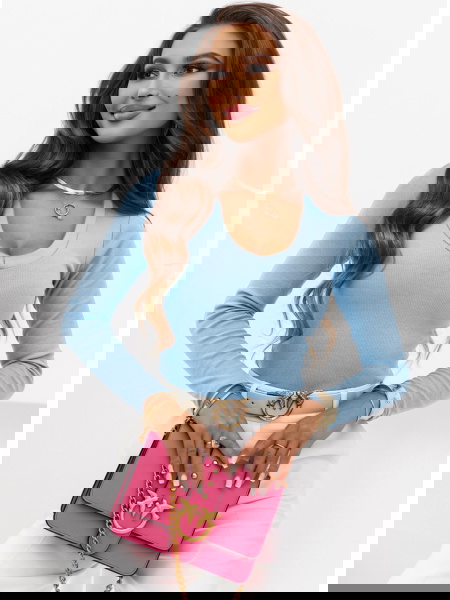 Błękitna prążkowana bluzka...