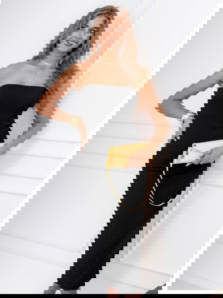 Czarna prążkowana sukienka... 2