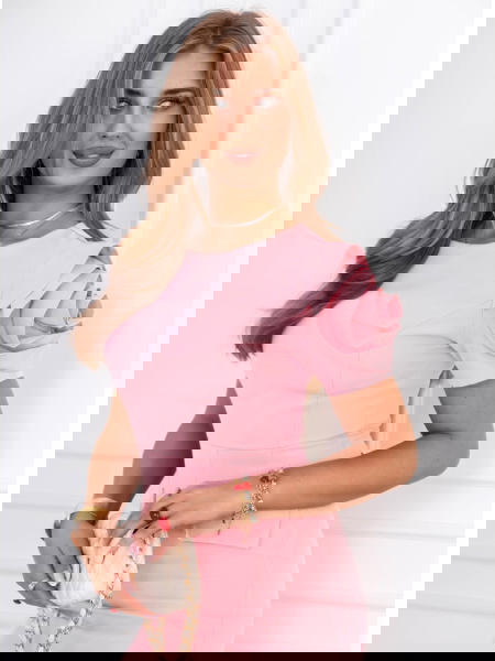 Pudrowa dopasowana sukienka... 2