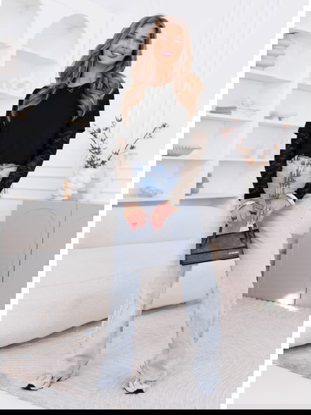 Czarna bluzka z koronkowymi...